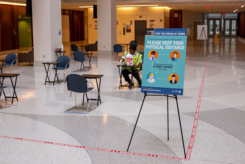 an NIH security guard who is abiding by safety precautions by eating alone in NIH's Porter Neuroscience Research Center