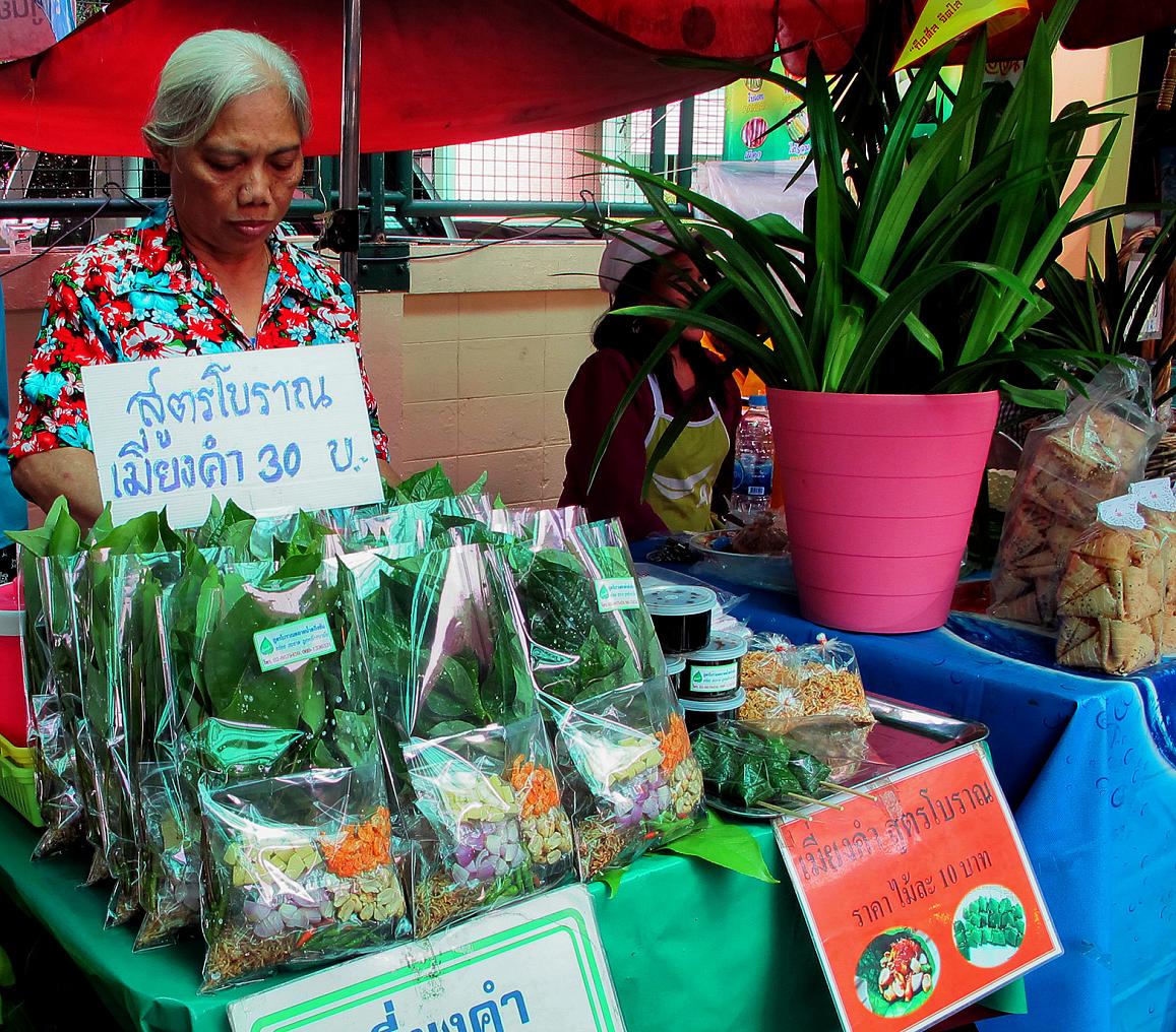 Woman selling vegetable snacks in a Thai market