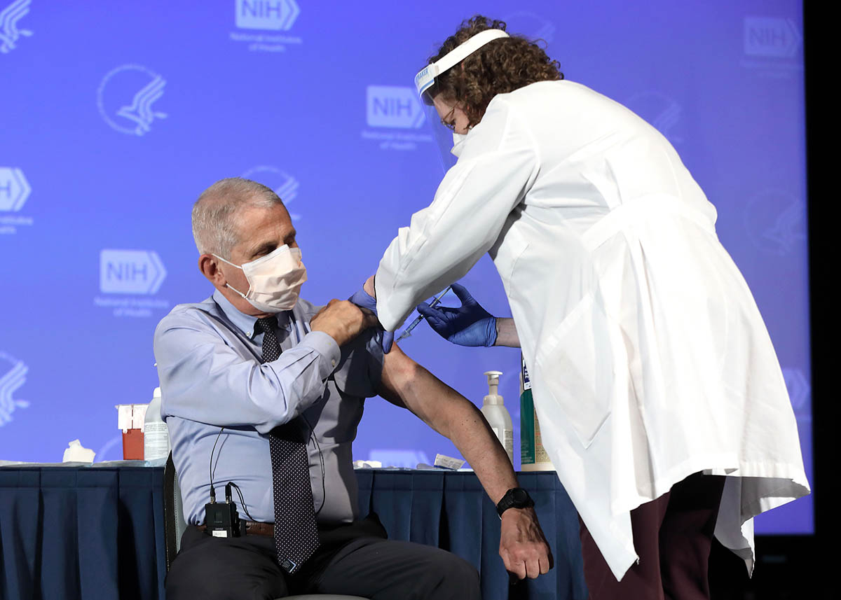 Anthony Fauci being given a vaccine