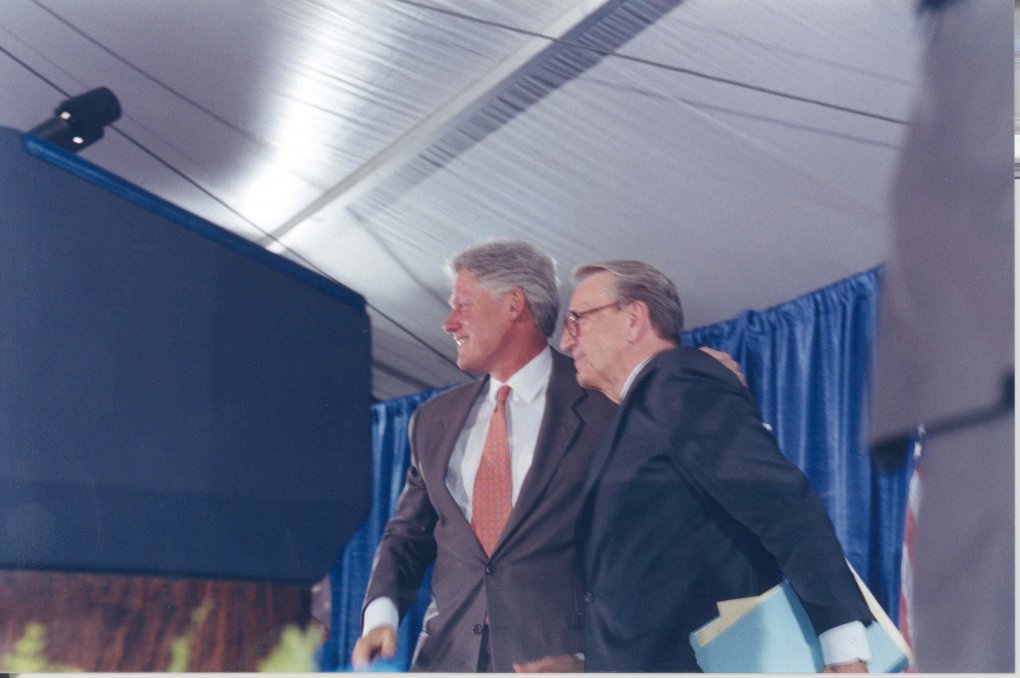 President Bill Clinton with Senator Dale Bumpers at NIH VRC