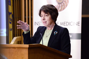 Linda Birnbaum at a podium