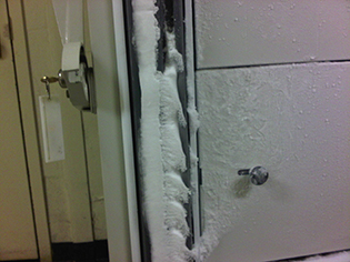  ice frost on edge of freezer door