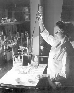 Thressa Stadtman in her lab in the 1950s
