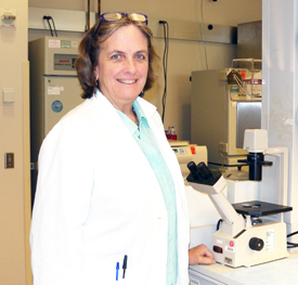  Cynthia Dunbar in her lab