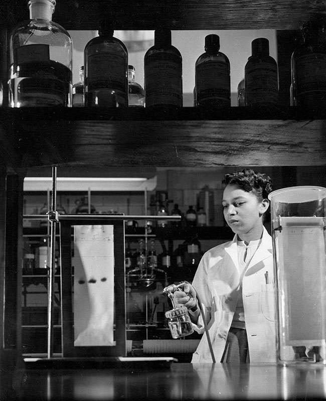 Dr. Alma LeVant Hayden working in the lab