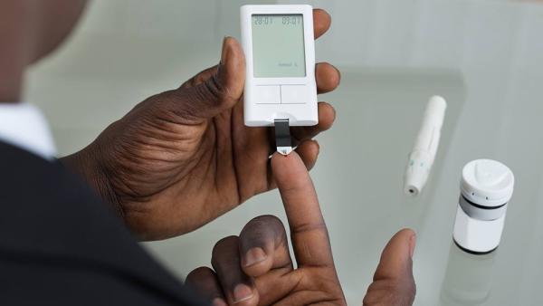 diabetic man testing his blood sugar