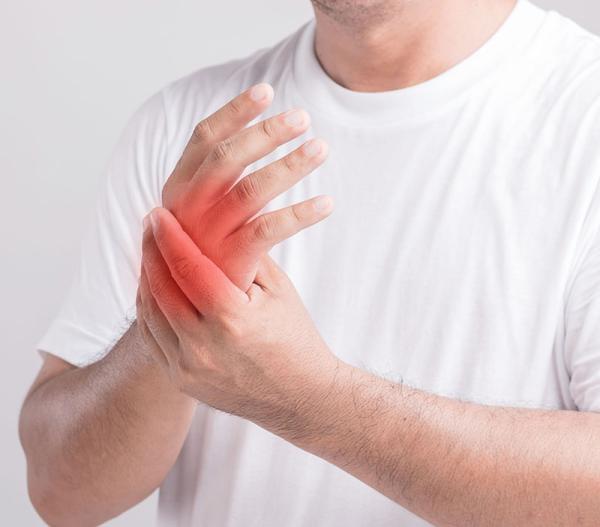 red hand representing inflammation from arthritis